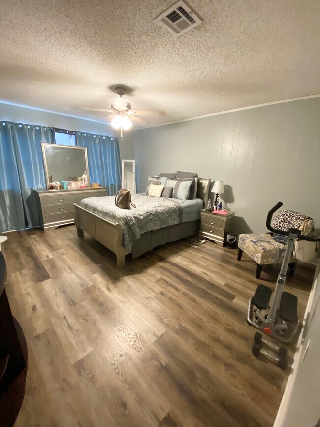 Foto del edificio - 23 Larkspur Ln