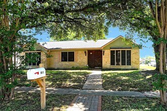 Building Photo - 9611 Huntington Hill Dr