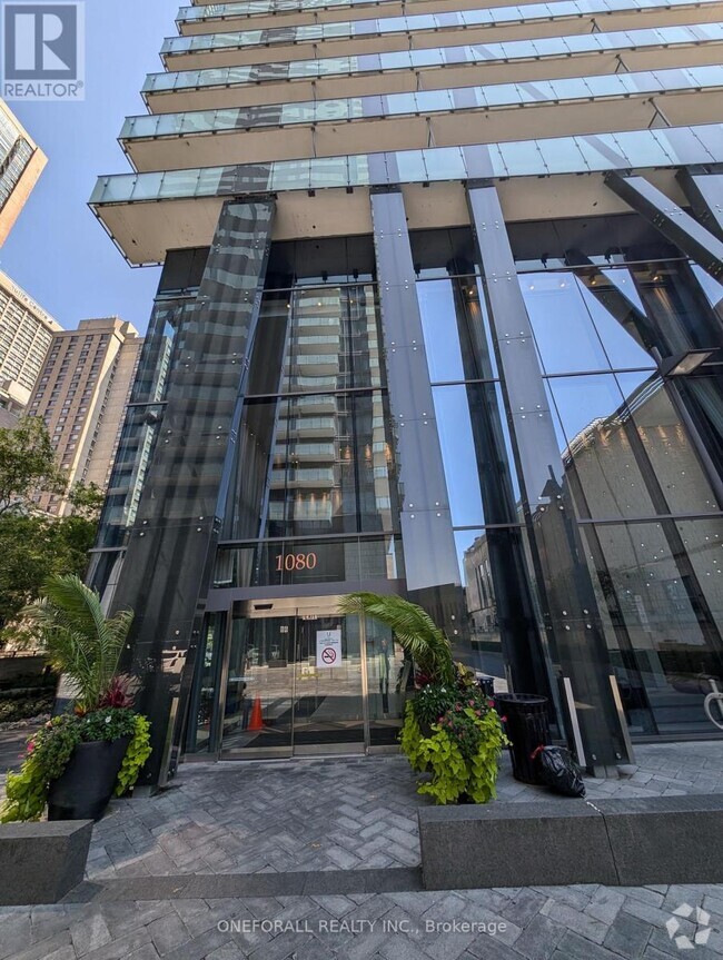 Building Photo - 1080-1080 Bay St.