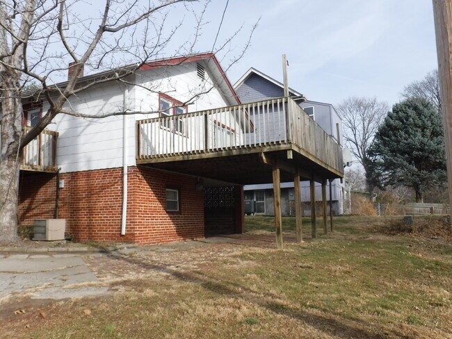 Building Photo - 3008 Miller Ave