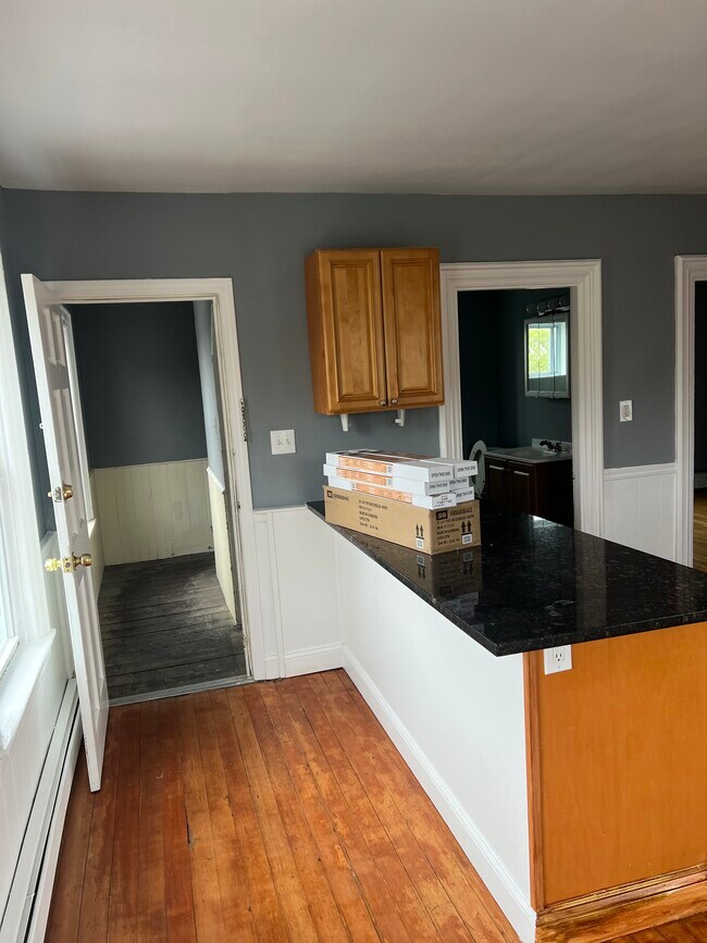 Cocina y recibidor. - 390 East Ave