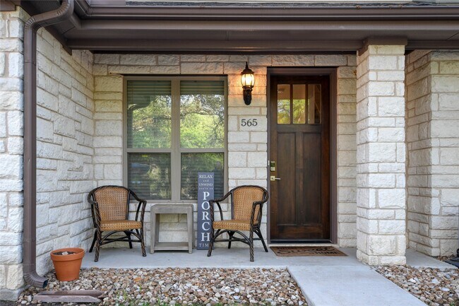 Building Photo - 565 Demarett Dr