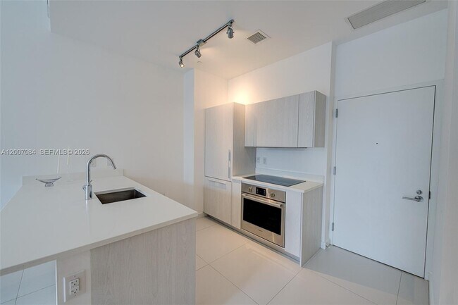 Foto del edificio - 501 NE 31st St