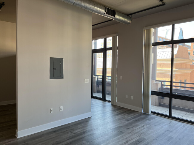 Building Photo - 520 John Carlyle St