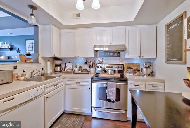 Building Photo - 388 Woodlake Dr