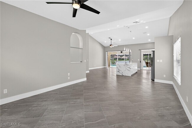 Foto del edificio - 2138 E Crown Pointe Blvd