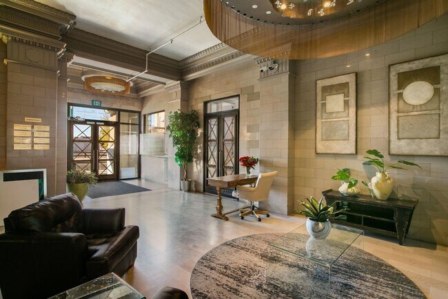 Foto del edificio - Eccentric 2 Bedroom 2.5 Bathroom Condo In ...