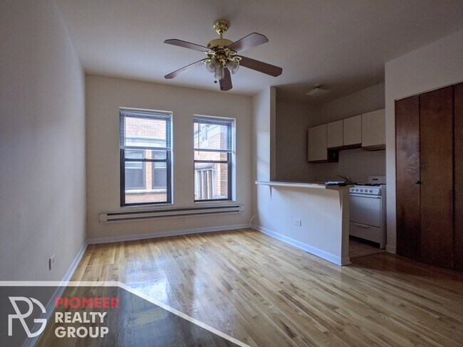 Foto del edificio - 813 W Cornelia Ave