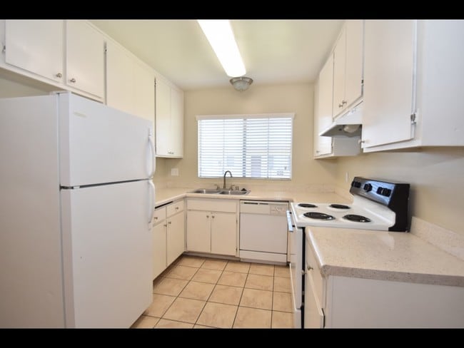 Building Photo - Oakdale Apartments
