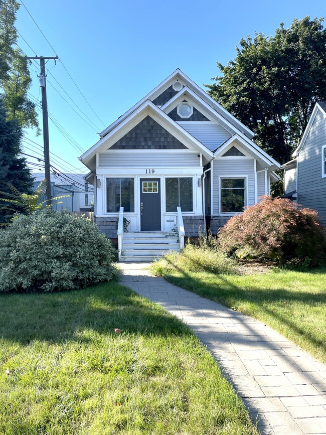 Building Photo - 119 Crane Ave