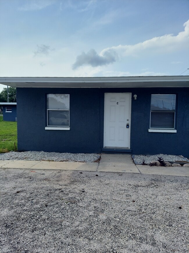 Building Photo - 2070 Avocado Ave