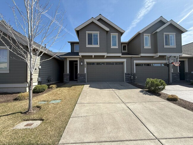 Building Photo - AMAZING COMMUNITY AMENITIES! POOL, PARKS &...
