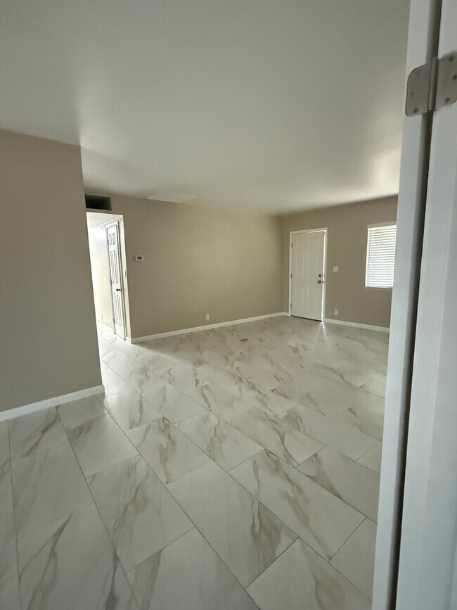 Foto del edificio - 4634 E Burns St