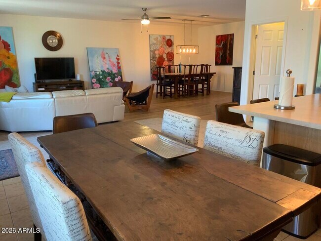 Foto del edificio - 2114 E Aire Libre Ave