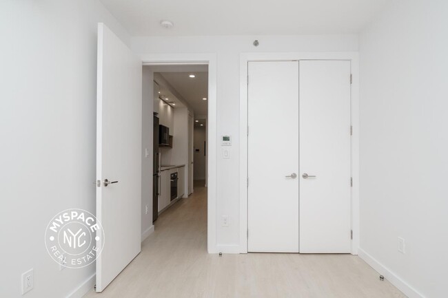 Foto del edificio - 280 Meeker Ave