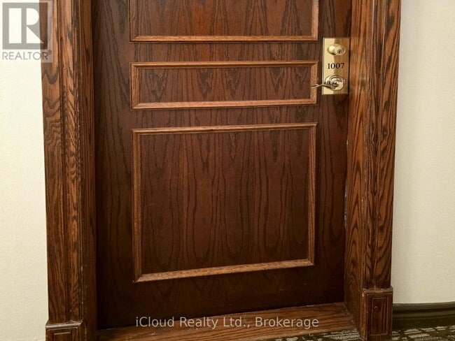 Photo du bâtiment - 2585 Erin Centre Blvd