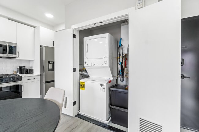 Lavadero - 80 Romaine Ave