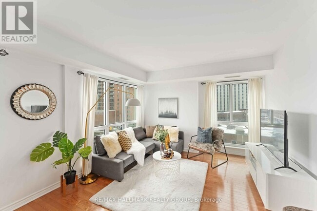 Photo du bâtiment - 1701-200-200 Rideau St