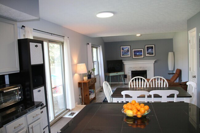 Foto del edificio - 365 Amesbury Ct