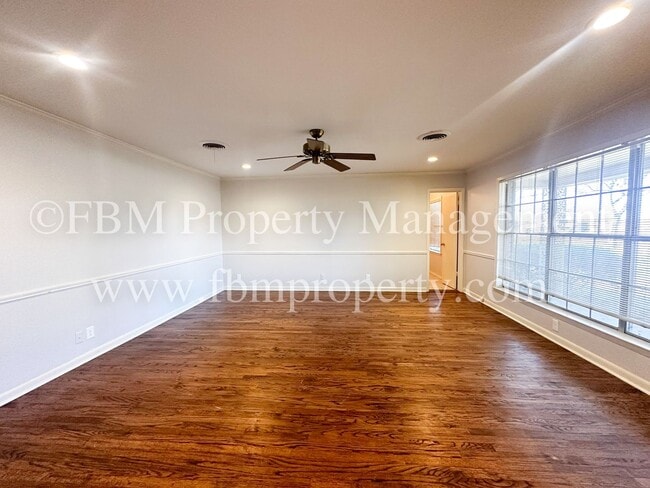 Building Photo - 1501 E. Ennis Ave. - Spacious 3 Bedroom, 3...