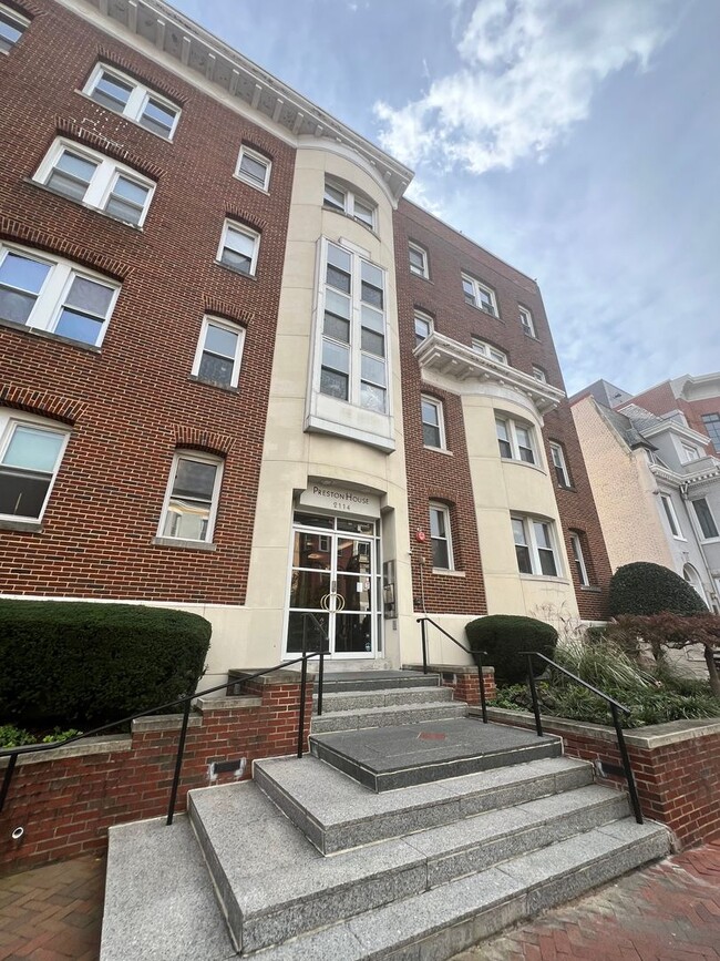 Foto del edificio - Charming Studio Unit Condo in Dupont Circle!