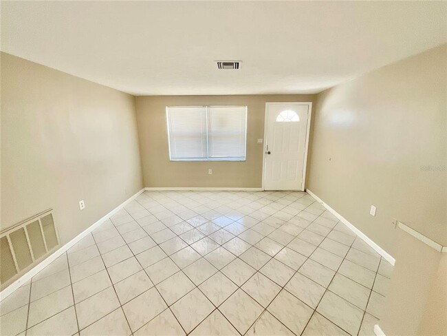 Building Photo - 3054 Primrose Dr