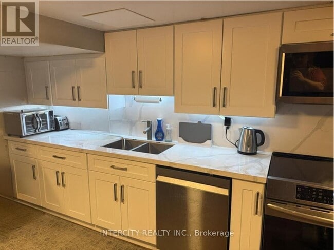 Photo du bâtiment - 222 Combe Ave