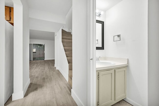 Foto del edificio - Charming 2BR Townhome with Private Patio – Ready for You!