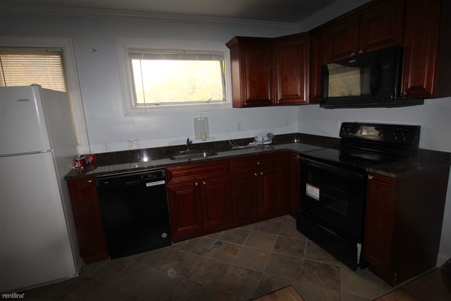 Building Photo - 5 br, 2 bath  - 1000 E Ann St Apt 5 #5