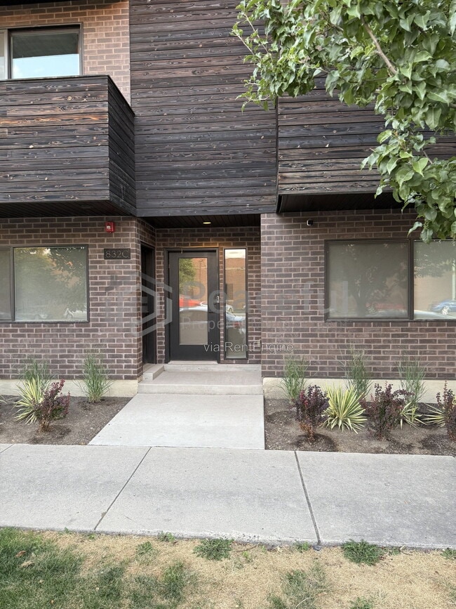 Building Photo - 832 S W Temple St