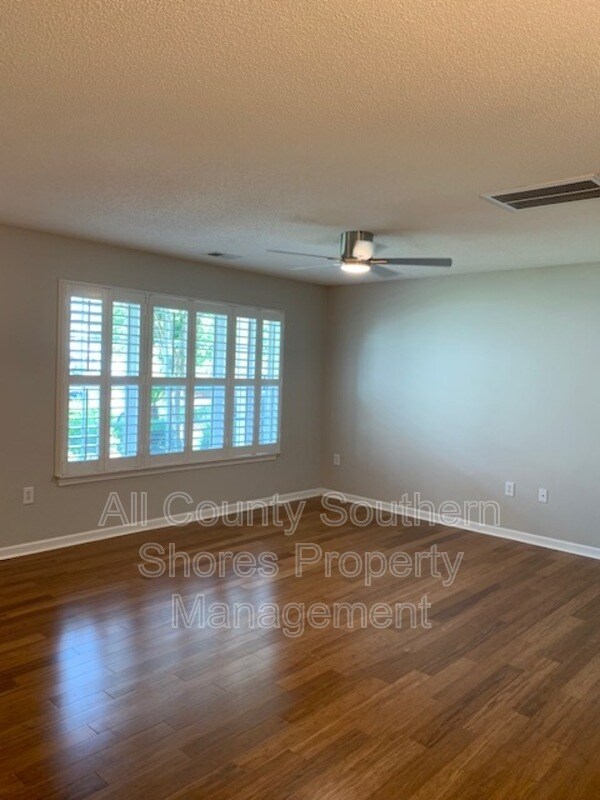 Foto del edificio - 970 Palisade Cir