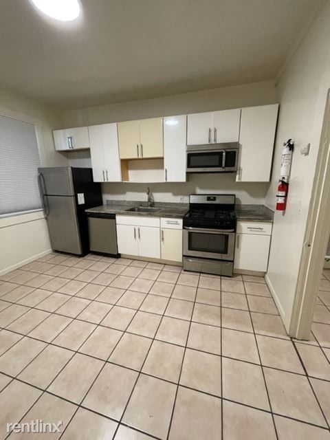 Building Photo - 3 br, 1 bath Duplex - 1668 12th St