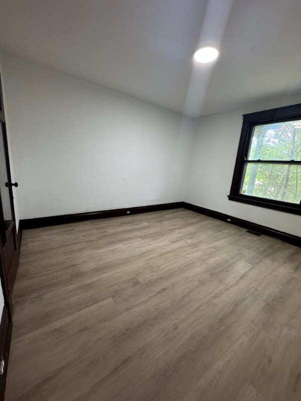 Foto del edificio - 2241 Burnet Ave