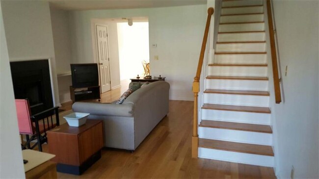 Building Photo - 95 Audubon Ct