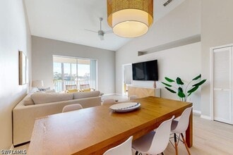 Building Photo - 350 Robin Hood Cir