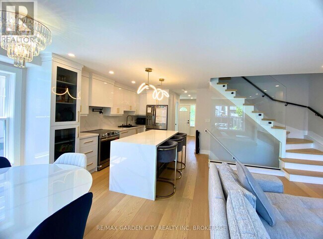 Building Photo - 71 Chicory Cresent