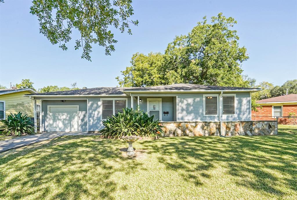 1 E Southlawn Ave, La Marque, TX 77568 House Rental in La Marque, TX