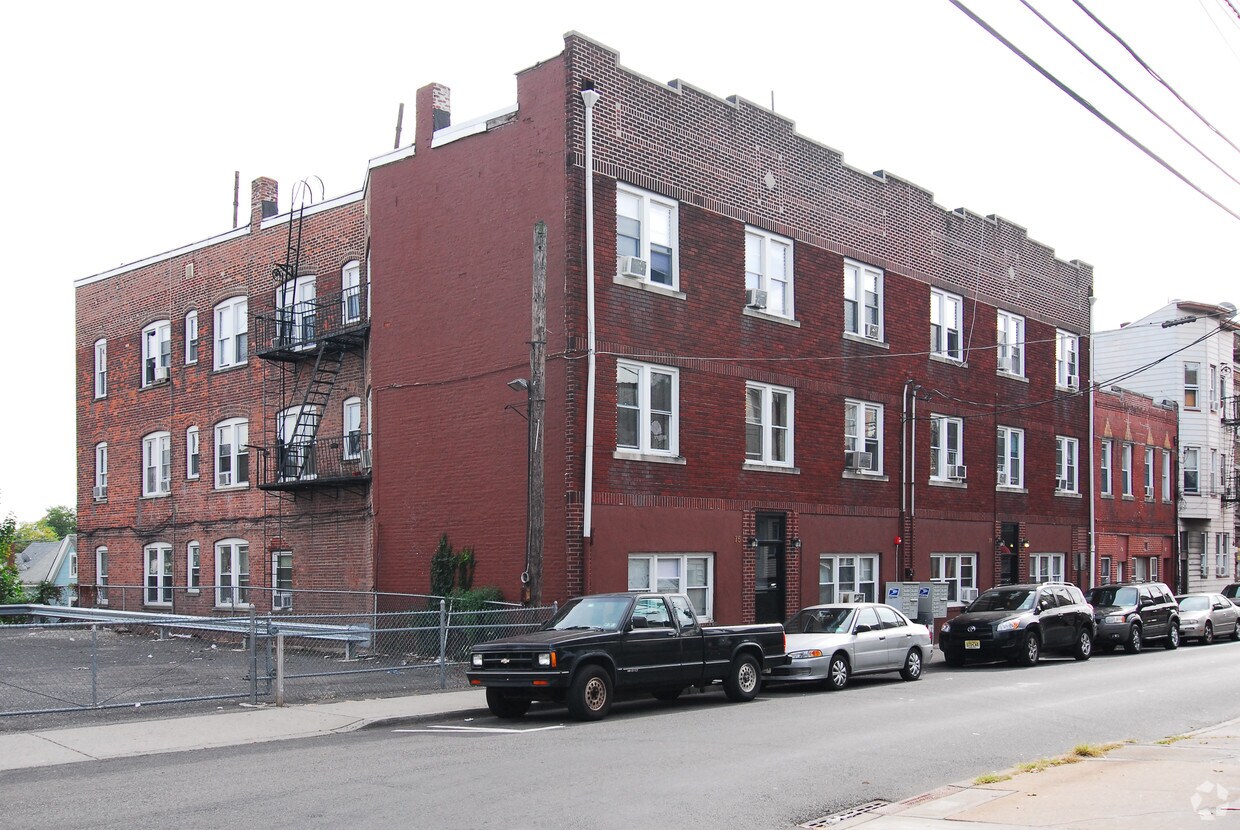 Building Photo - 75 Center St