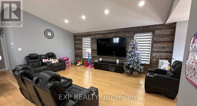 Photo du bâtiment - 1004 Marigold St