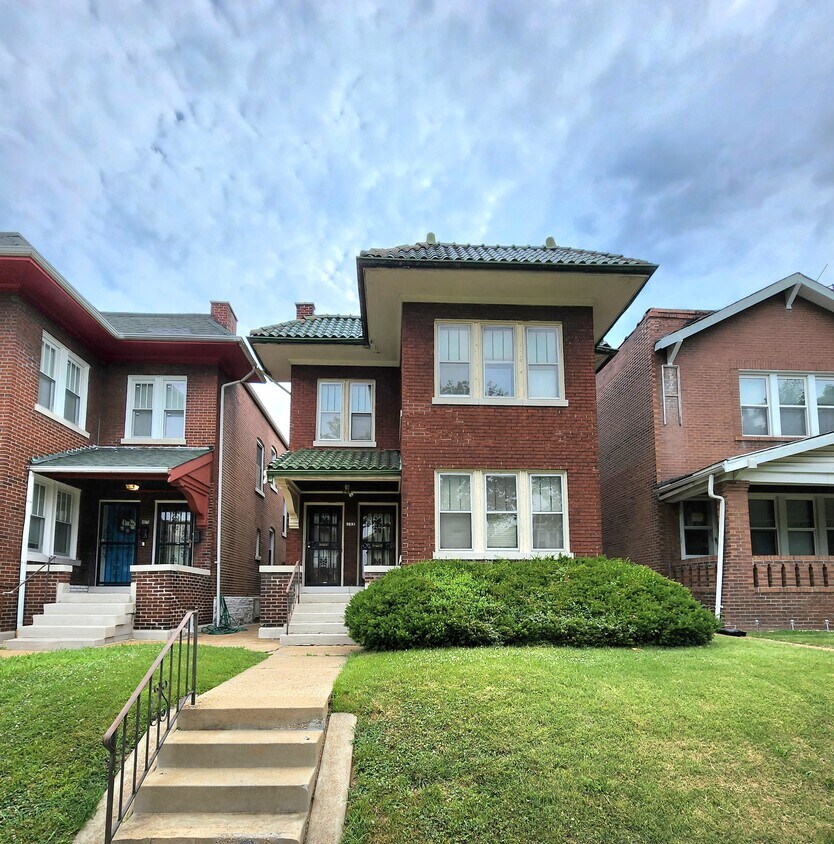 4973 Northland Pl Unit 2, Saint Louis, MO 63113 Condo for Rent in