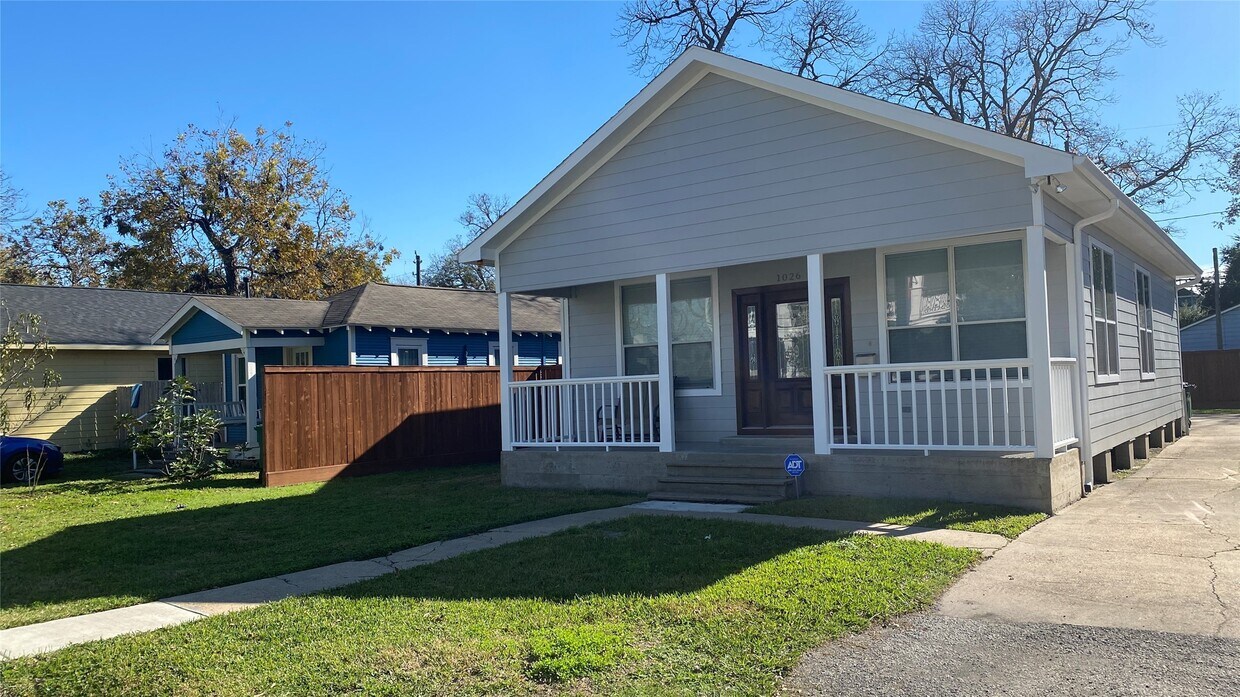 Foto principal - 1026 E 26th St