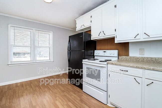 Building Photo - 110 Maudie Ln