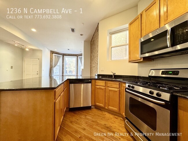 Foto del edificio - 2 Bed/2 Bath Condo In Ukrainian Village Gr...