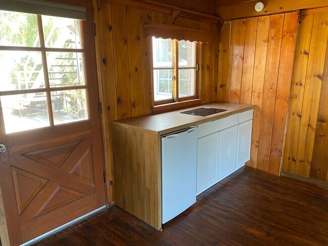 Foto del edificio - 9348 Dennis Way