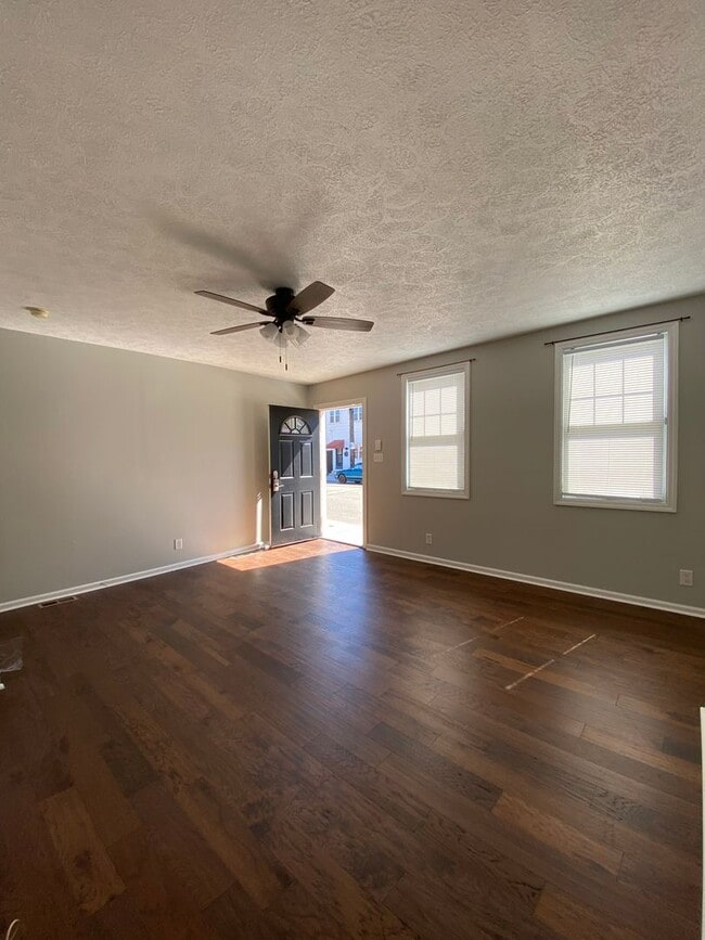 Building Photo - MODERN 3 BEDROOM IN THE HEART OF SOUTHSIDE!