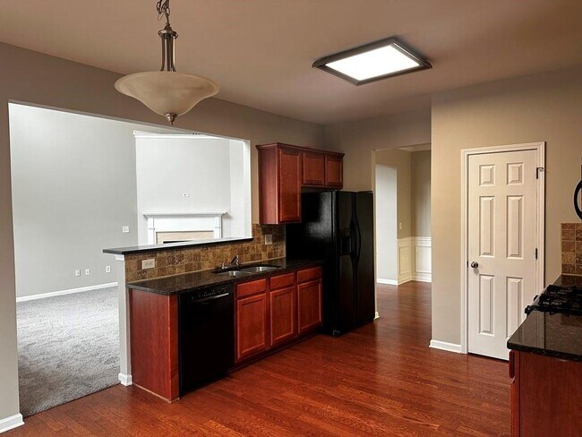 Foto del edificio - 5570 Weddington Dr