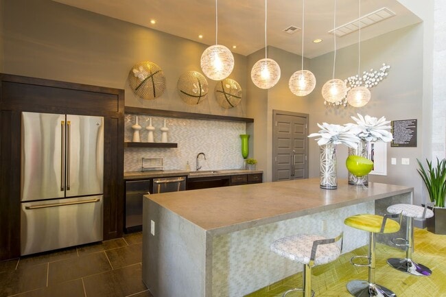 Foto del edificio - Limited-Time: $500 Gift Card on 2-Bed in K...