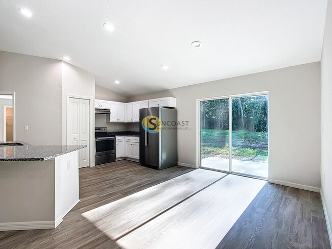Foto del edificio - 587 Marion Oaks Pass