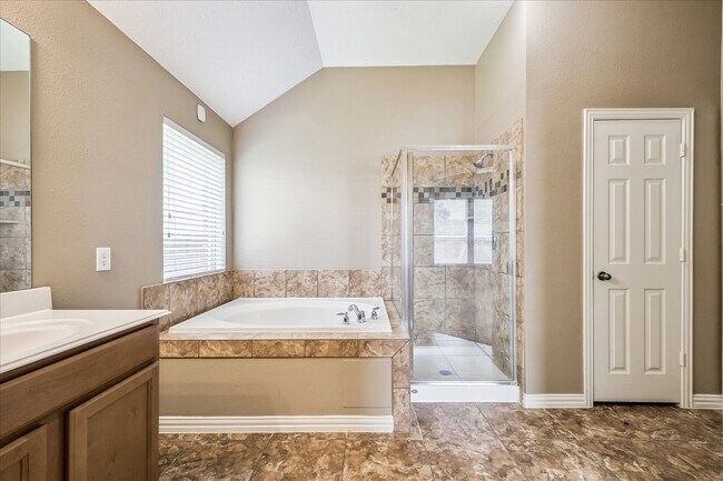 Foto del edificio - 2821 Chinaberry Park Ln