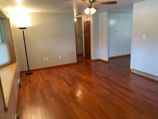 Foto del edificio - 2 Bedroom House 1.5 Baths in Willow Street